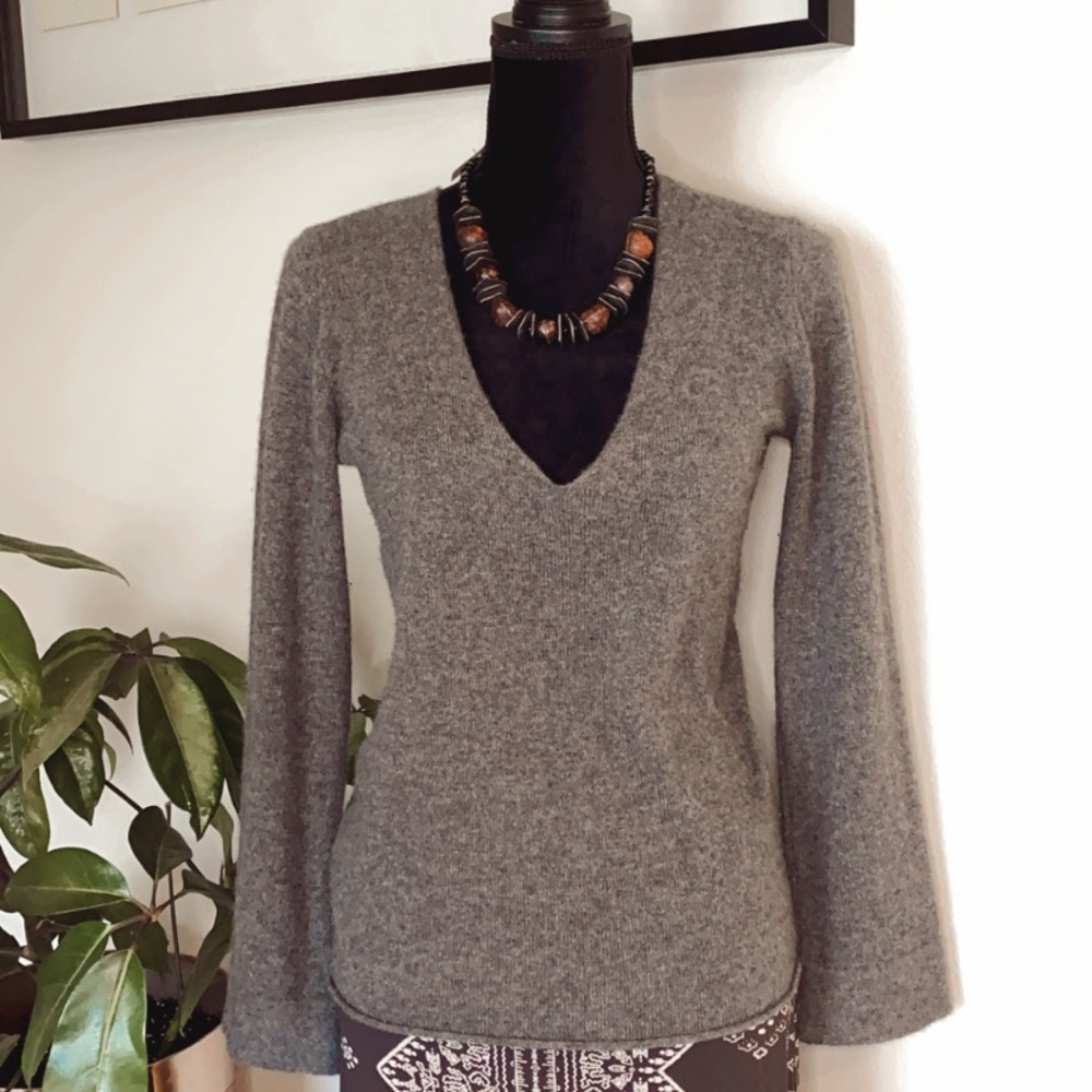 100% Cashmere Gray V-Neck Women's Sweater